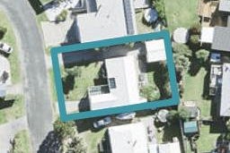 16 Pioneer Crescent, Omaha