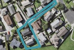 2/13 Coubray Place, Botany Downs, Auckland