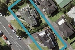 2/140 Sunset Road, Unsworth Heights, Auckland