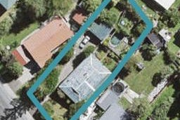 8 Pine Avenue, Henderson, Auckland