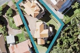 2/7 Churchill Road, Murrays Bay, North Shore City