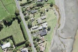 1672 East Coast Road, WHAKATIWAI, MIRANDA