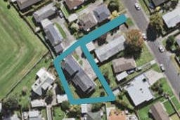 2/10 Mannering Place, Hillcrest, Auckland