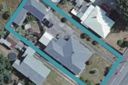 261 High Street North, Carterton