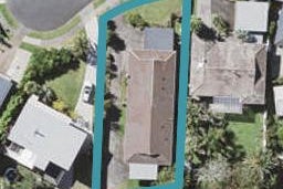 2/6 Towra Place, Botany Downs, Auckland