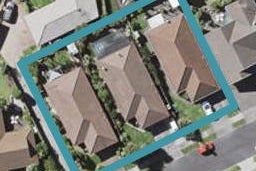 2/11 Channing Crescent, Botany Downs, Auckland