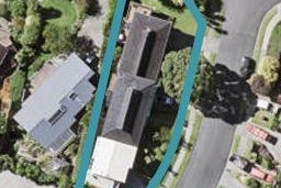2/18 Charles Dickens Drive, Mellons Bay, Auckland