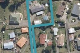 22A Flower Street, Bulls