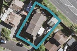 2/56 Challen Close, Conifer Grove, Takanini