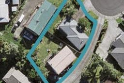 2/17 Grenadine Place, Unsworth Heights, Auckland