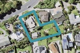 16 Browns Bay Road, Rothesay Bay, Auckland