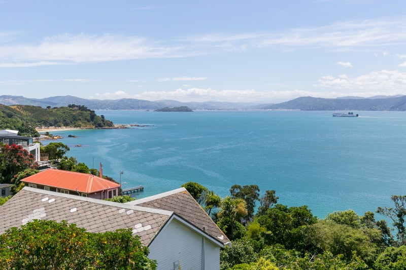 11 Tai Paku Paku Road, Karaka Bays, Wellington - Carousel 2