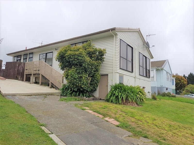 9 Bellona Place, Cannons Creek, Porirua - Carousel 1
