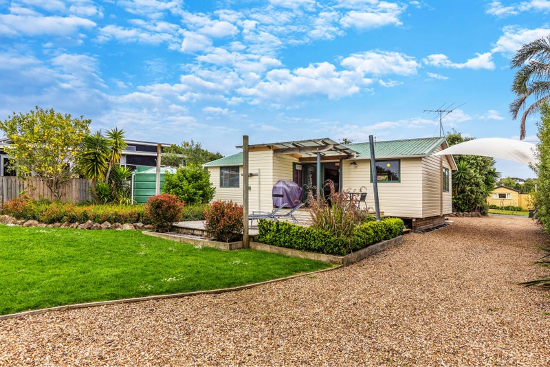 3 Manuka Road, Waiheke Island , Waiheke Island - Carousel 1