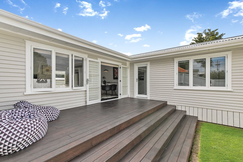 6 Rambler Crescent, Beach Haven, Auckland - Carousel 2