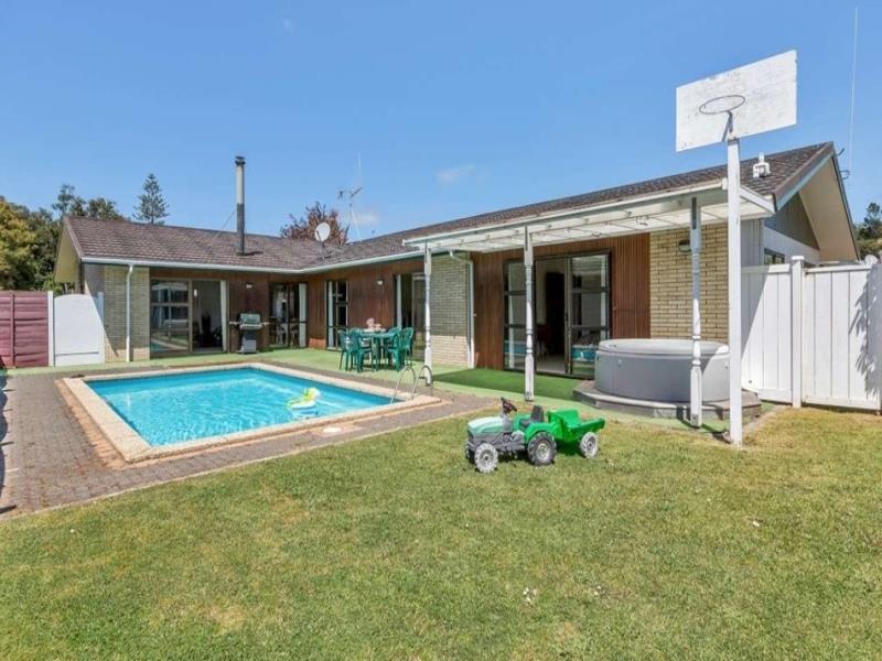 226 Fairway Drive, Kamo, Whangarei - Carousel 1