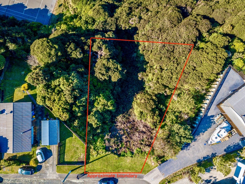 11 Makora Grove, Paremata, Porirua - Carousel 2