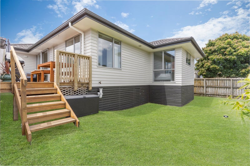 25A Holland Avenue, Point England, Auckland - Carousel 1