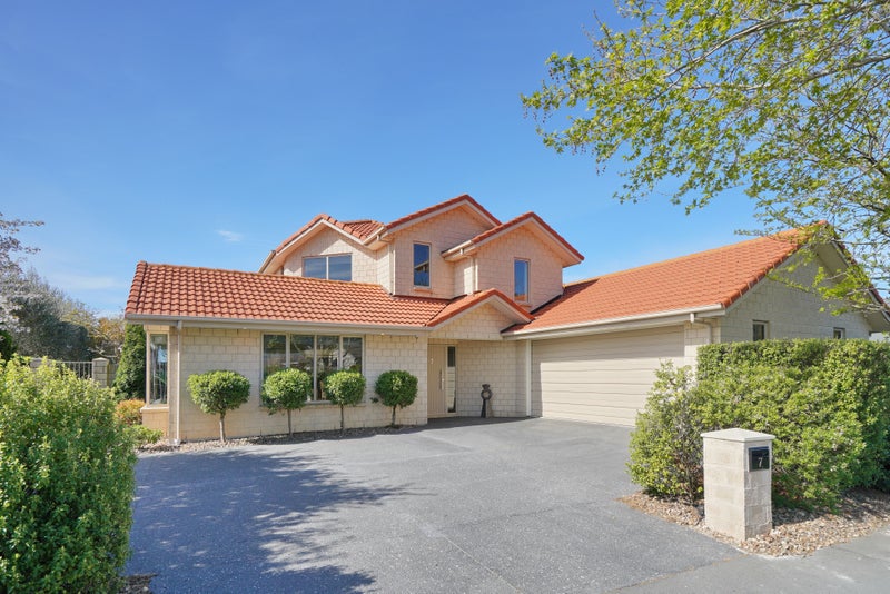 7 Pohutukawa Crescent, Parklands, Christchurch - Carousel 1