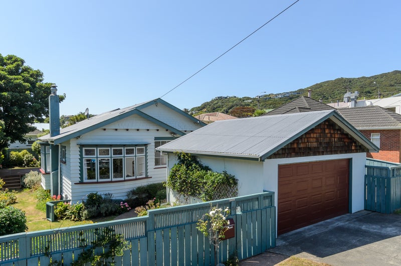 6 Tringham Street, Karori, Wellington - Carousel 1