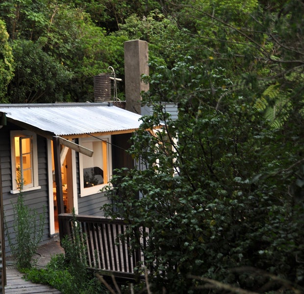 31 Fortification Road, Karaka Bays, Wellington - Carousel 1