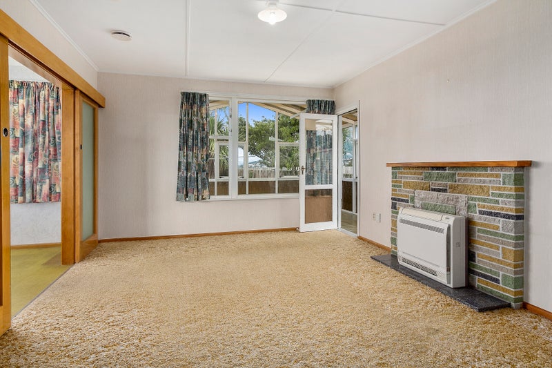 25 Cotswold Crescent, Newlands, Wellington - Carousel 2