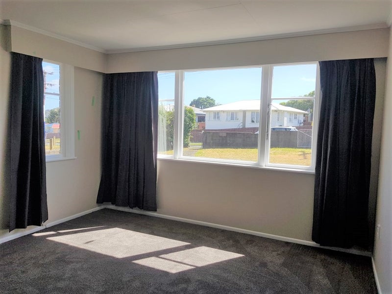 16 Driver Crescent, Cannons Creek, Porirua - Carousel 2