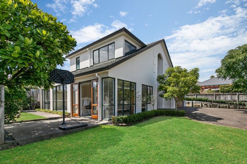 2/44 Jane Eyre Drive, Somerville, Auckland - Carousel 2