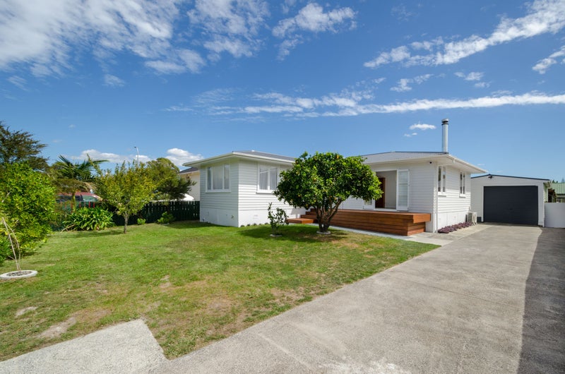 20 Tamariki Avenue, Kelston, Auckland - Carousel 1