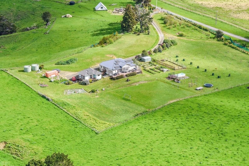 162 Annett Road, Kumeu - Carousel 1