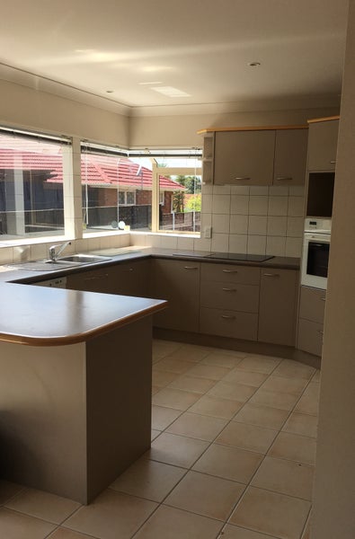 2/63 Udys Road, Pakuranga, Auckland - Carousel 2