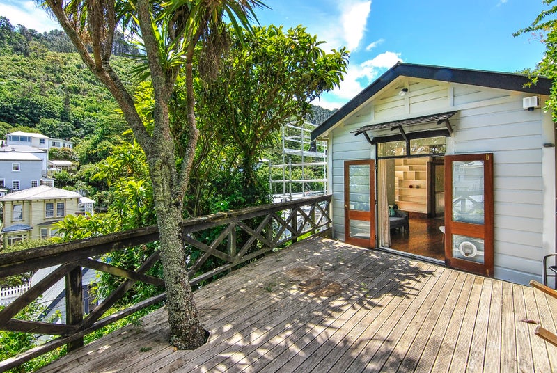 16 Glenbervie Terrace, Thorndon, Wellington - Carousel 1