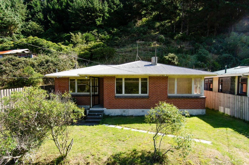 283 Happy Valley Road, Owhiro Bay, Wellington - Carousel 1