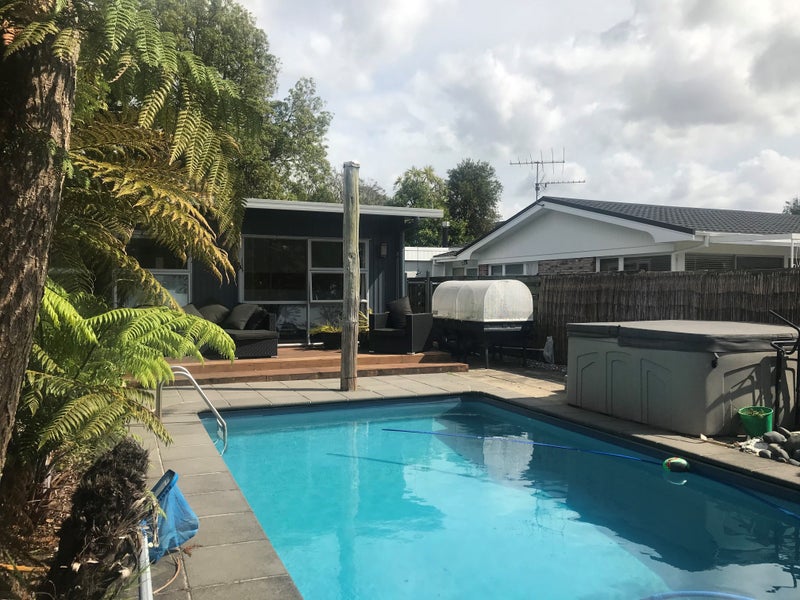 5 Frank Place, Hillpark, Auckland - Carousel 1