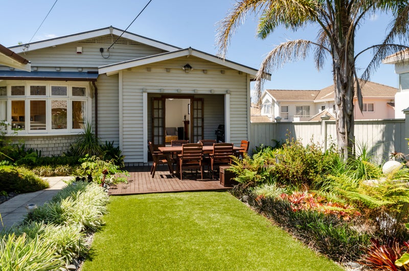 20 Eversleigh Road, Belmont, Auckland - Carousel 1