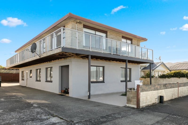 233 The Esplanade, Petone, Lower Hutt - Carousel 2