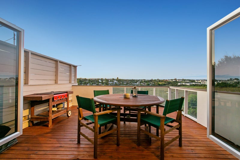 10 McBreen Avenue, Northcote, Auckland - Carousel 2