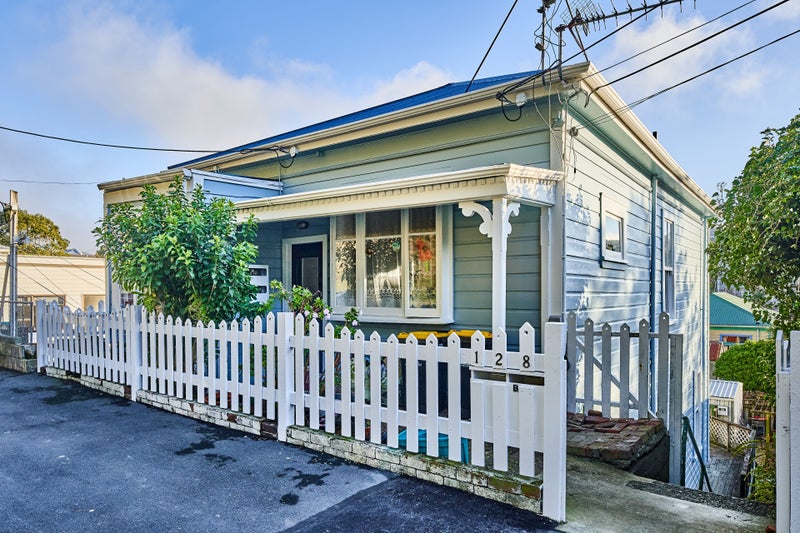 128 Russell Terrace, Berhampore, Wellington - Carousel 1