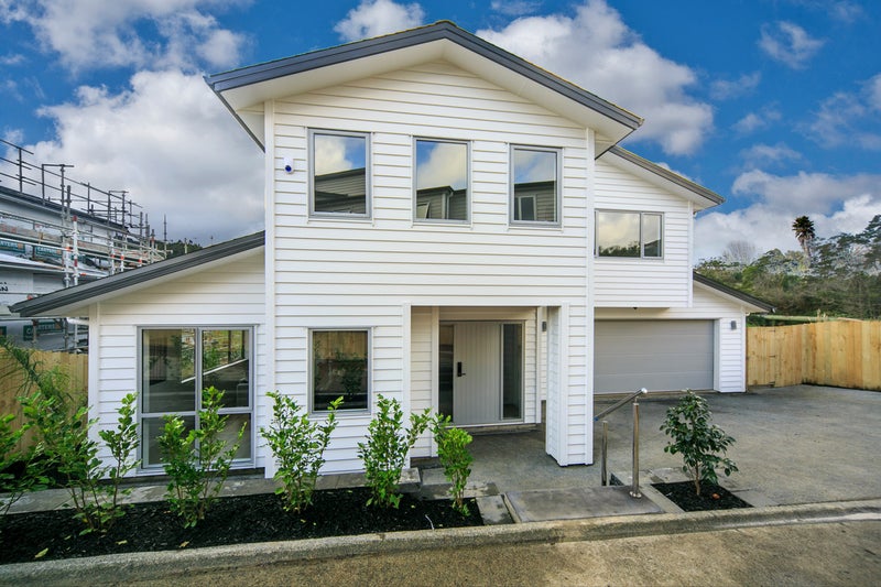 102 Admirals Court Drive, Greenhithe, Auckland - Carousel 1