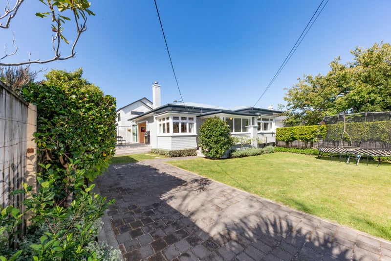 20 Queensway, Three Kings, Auckland - Carousel 21
