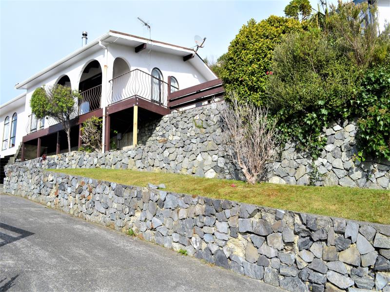 79 Allington Road, Karori, Wellington - Carousel 1
