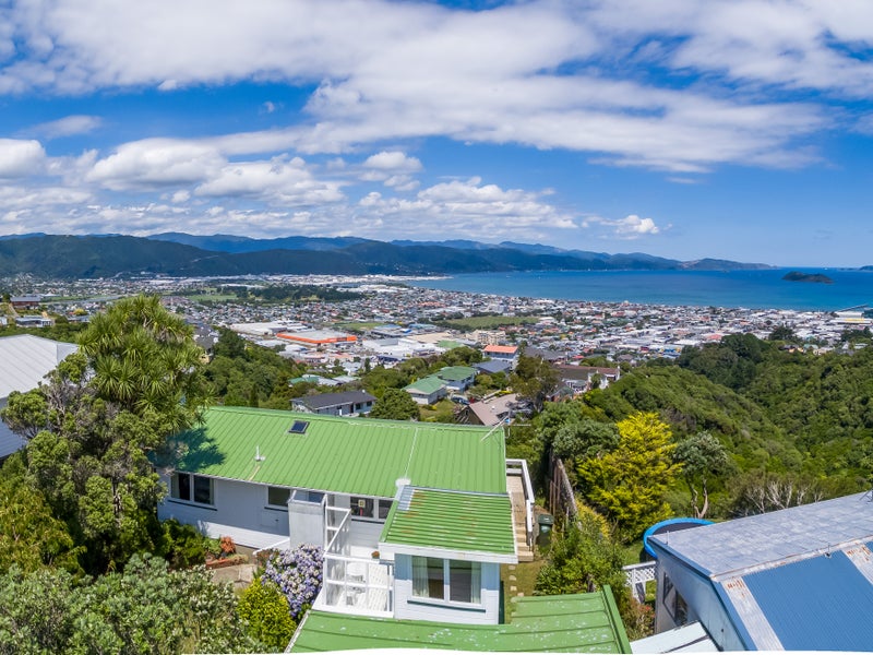 10 Maple Grove, Maungaraki, Lower Hutt - Carousel 1