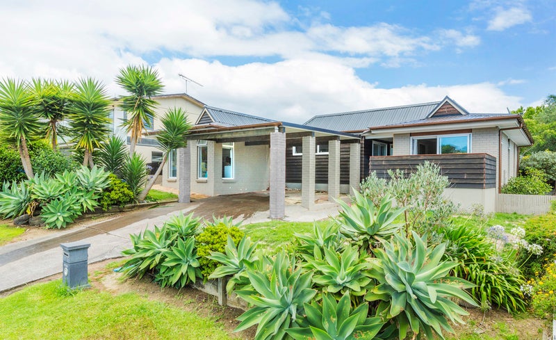 7 Clipper Place, Shelly Park, Auckland - Carousel 1