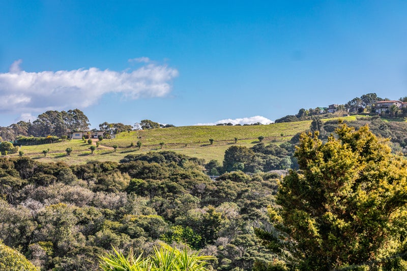 8 Muritai Road, Ostend, Waiheke Island - Carousel 2