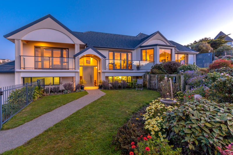 35 Woodside Common, Westmorland, Christchurch - Carousel 1