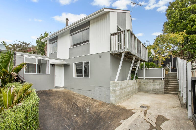 2/10 Pickwick Parade, Mellons Bay, Auckland - Carousel 1