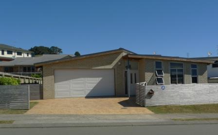 80 Kentwood Drive, Woodridge, Wellington - Carousel 1