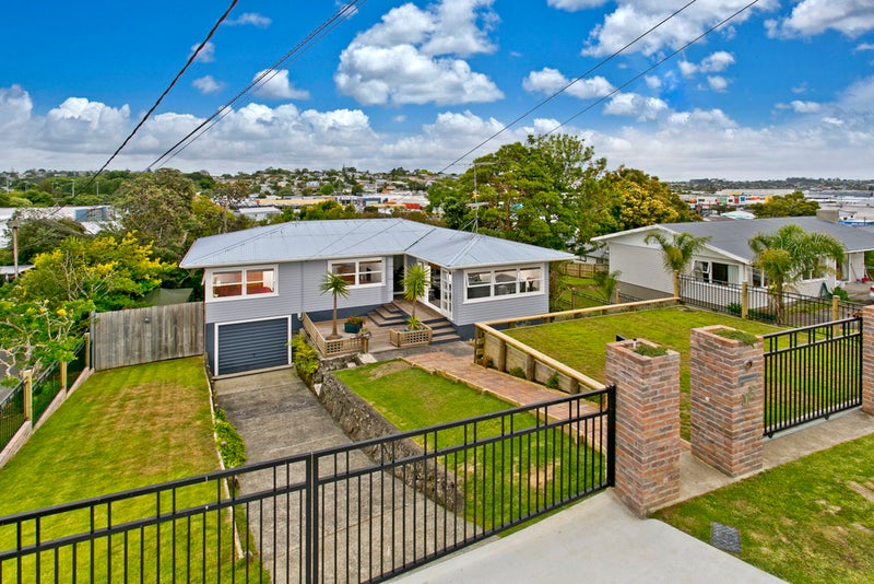 15 Raeben Avenue, Hillcrest, Auckland - Carousel 1