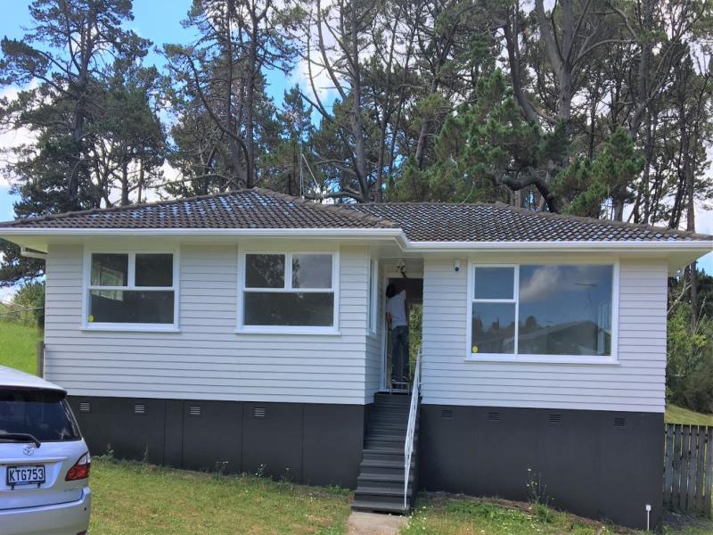 17 Thornlow Street, Glendene, Auckland - Carousel 1