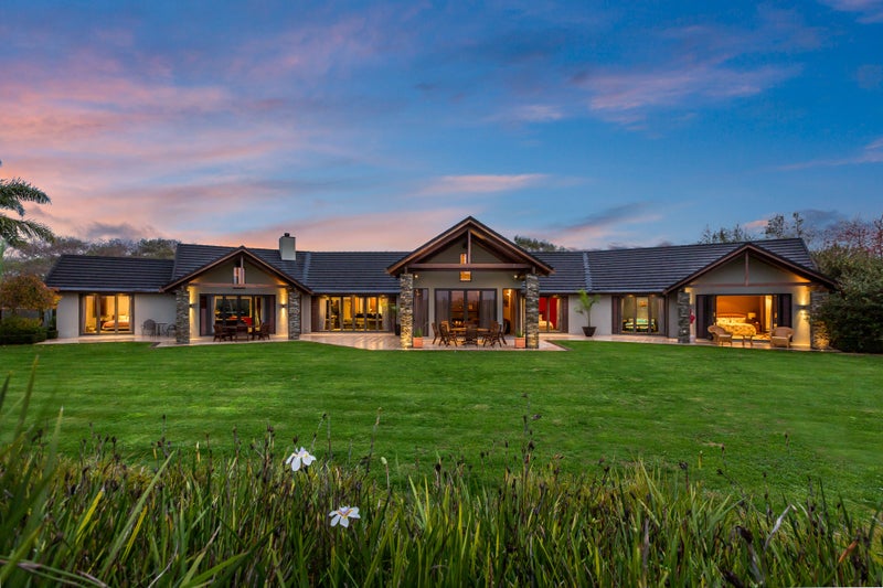 22 Ernest George Drive, Karaka, Papakura - Carousel 1